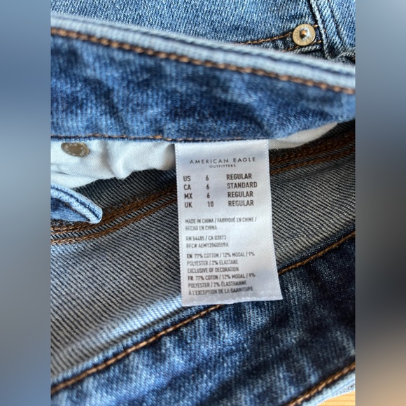 AE mom jeans Sz 6 - Picture 2 of 3